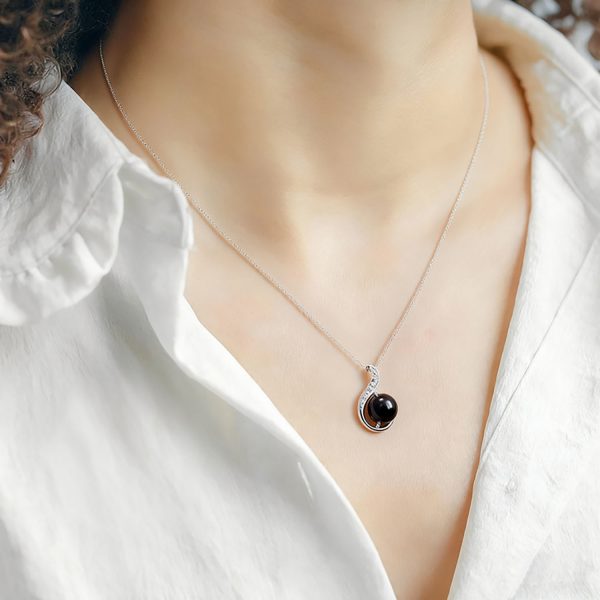 Feng Shui meanings and functions of wearing rosewood accessories